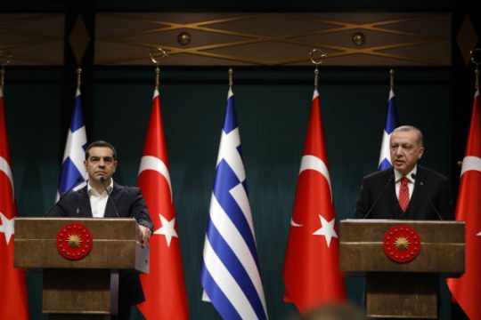 Διάθεση για διάλογο, «αγκάθι» οι οκτώ στρατιωτικοί