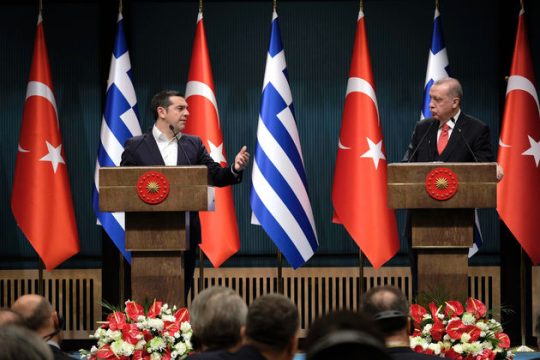 Ο ενικός τούς φέρνει πιο κοντά