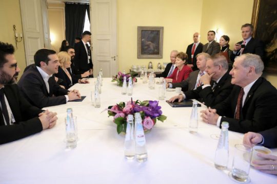 Τι συζήτησαν Τσίπρας και Αμερικανοί γερουσιαστές στο Μόναχο