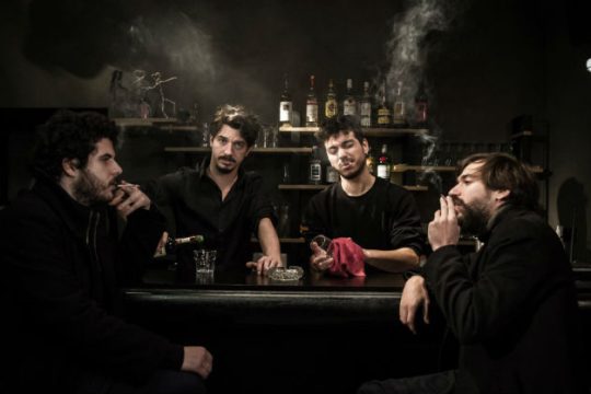 Usurum ζωντανοί στο Tiki Bar