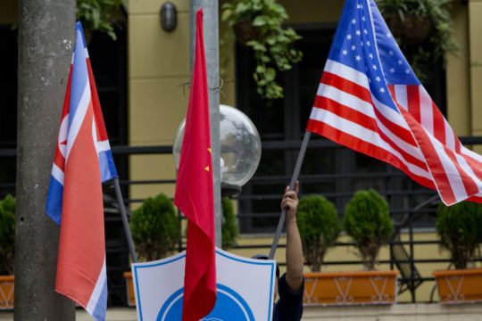 Με χαμηλές προσδοκίες ο Τραμπ εν όψει συνάντησης με Κιμ