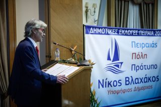 Υπόσχεται να κάνει τον Πειραιά «Πόλη Πρότυπο»