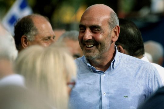 Επιστρέφει ως «αντάρτης»