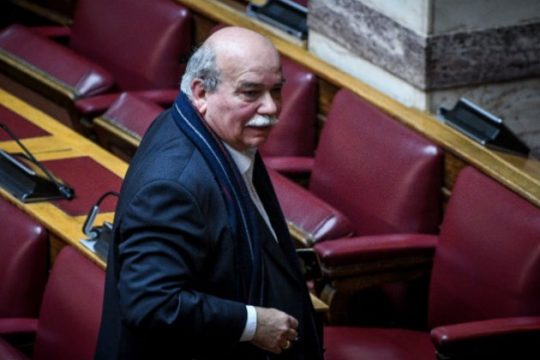 Σενάρια για πρόταση μομφής κατά Βούτση