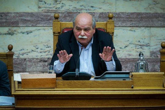 Η κατεύθυνση για αναθεώρηση δεσμεύει μόνο το κόμμα που την προτείνει