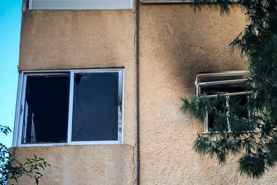 Νεκρό βρέφος από φωτιά σε διαμέρισμα στη Βάρκιζα