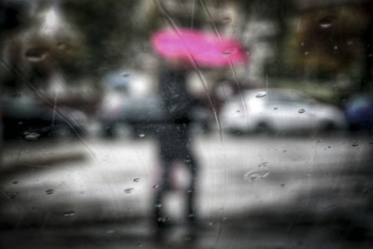 Τοπικές βροχές και αυξημένες συγκεντρώσεις σκόνης