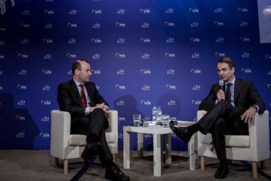 Ο Βέμπερ ανταπέδωσε τη «χάρη» στον Κυριάκο