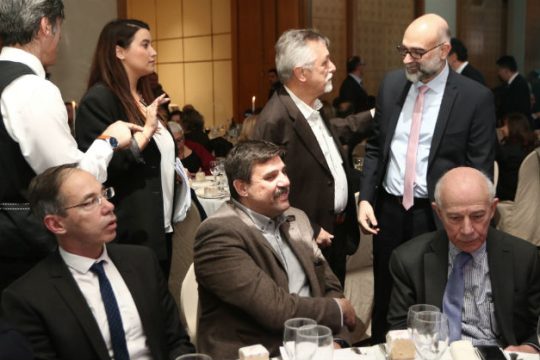 Αιχμές αλλά και μηνύματα για νέες προοπτικές στο φάρμακο
