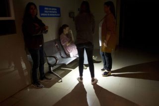 «Σκοτεινό» τοπίο η Βενεζουέλα με εκτεταμένες διακοπές ρεύματος