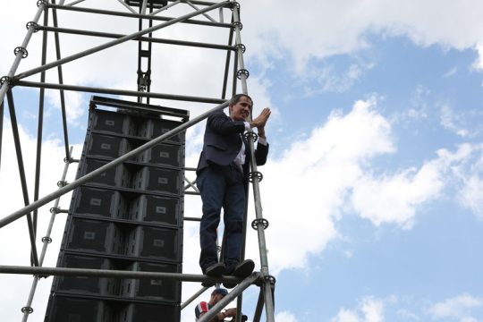 Ο Χουάν Γουαϊδό στα… κάγκελα!