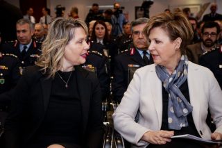Μια τηλεφωνική γραμμή σταματά τις αυτοκτονίες