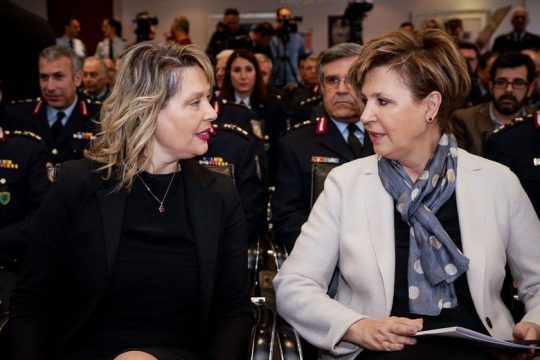 Μια τηλεφωνική γραμμή σταματά τις αυτοκτονίες
