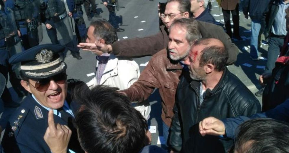 Ναζιστικά πανό «μαύρισαν» την Καλλιθέα