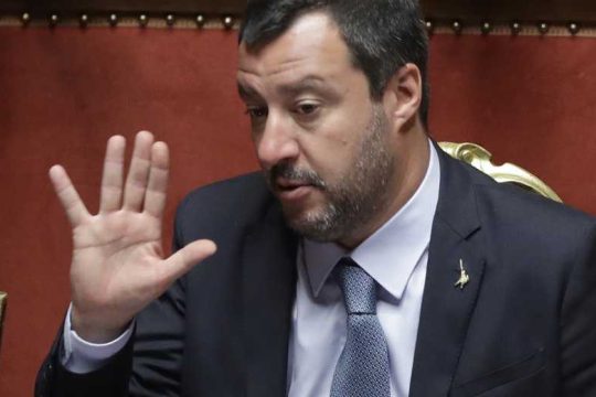 Μεταναστευτικό και οπλοχρησία, οι δύο εμμονές του Σαλβίνι