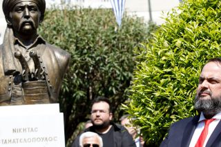 Περιφρονώντας την Ιστορία