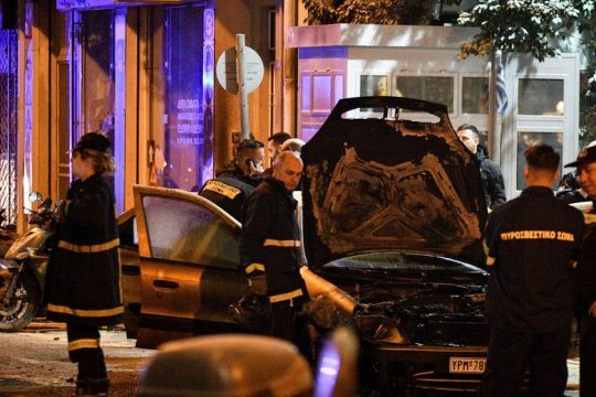 Με μάσκες των «Anonymous» κατά Αστυνομικού Τμήματος