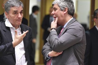 Εντονες πιέσεις σε βαθμό… εκβιασμού