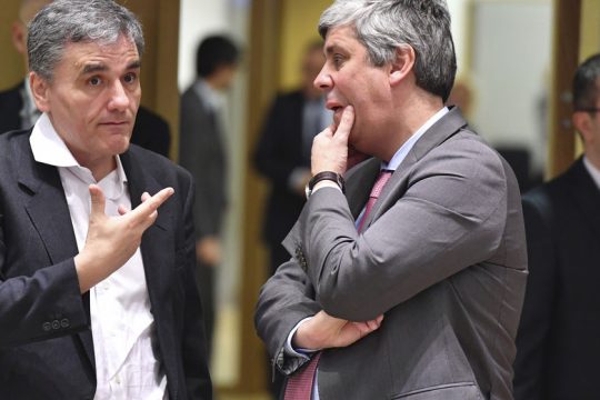 Εντονες πιέσεις σε βαθμό… εκβιασμού