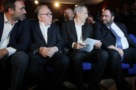 Ο Πέτρος άναψε φωτιές
