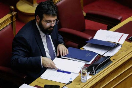 «Ιδιωτικοί στρατοί» και σεξισμός στα γήπεδα
