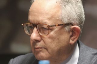 «Ο Τσίπρας πιάνει πουλιά στον αέρα»