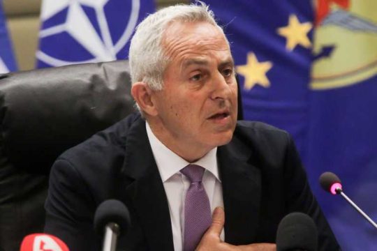 «Ούτε φωτογραφικές διατάξεις, ούτε παροχολογία»