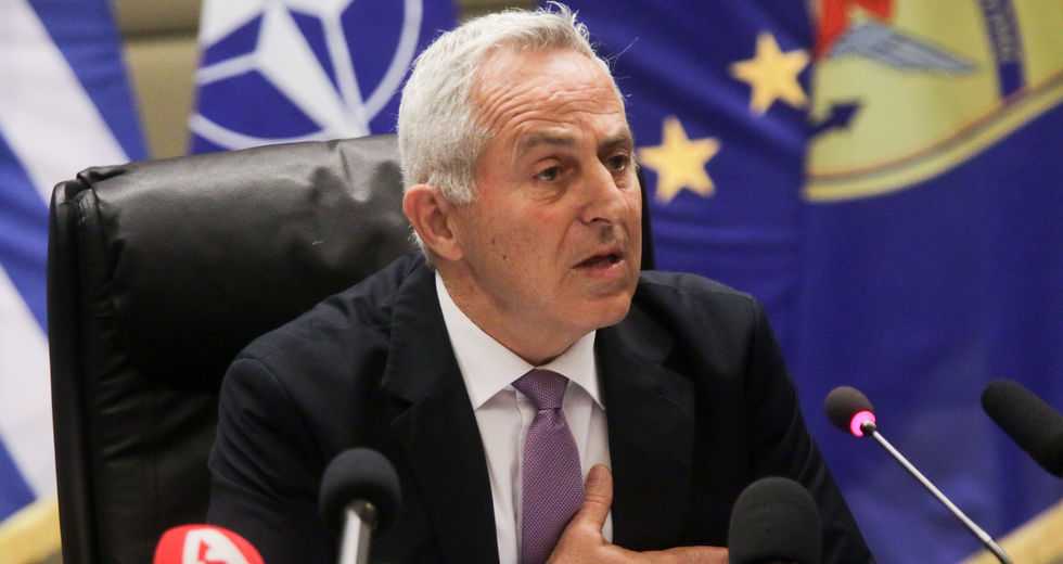 «Ούτε φωτογραφικές διατάξεις, ούτε παροχολογία»