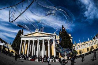 «Ιππότες» και «Βάρβαροι»: Ο ταξικός ρατσισμός ως έχει