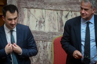 Μάχη χαρακωμάτων πίσω από τις κάλπες