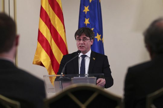 Εξόριστος, καταζητούμενος, αλλά και υποψήφιος ο Πουτζντεμόν