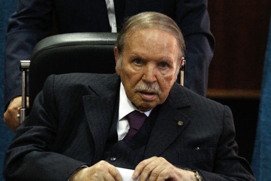 Αναβολή εκλογών στην Αλγερία, δεν θα είναι ξανά υποψήφιος ο πρόεδρος