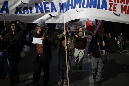 Στους δρόμους οι δημόσιοι υπάλληλοι για 13ο-14ο μισθό