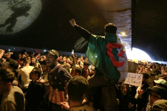 Βία και δακρυγόνα στις διαδηλώσεις κατά του Αλγερινού προέδρου