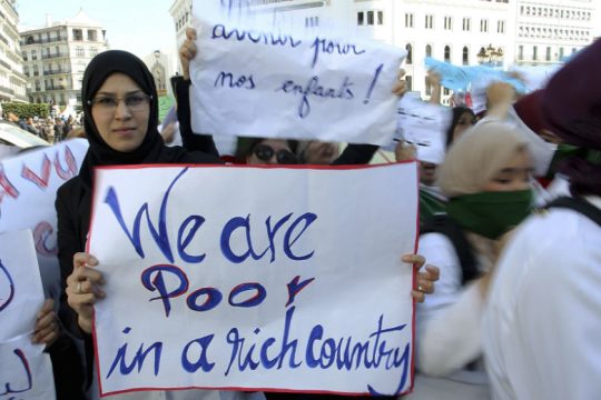 Αυξάνεται η πίεση στον Αλγερινό πρόεδρο, τον εγκαταλείπει το κόμμα του