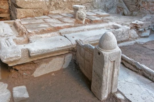 Στάση για νερό στο κρηναίο του μετρό