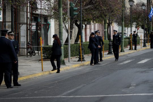 Δύο προσαγωγές στο Σύνταγμα