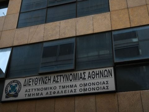 ΑΤ Ομόνοιας: Ποινές με αναστολή στους δύο αστυνομικούς για τον βιασμό της 19χρονης