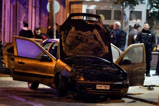 Μολότοφ στο αστυνομικό τμήμα Ακροπόλεως