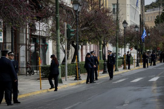 «Προκλητική» προσαγωγή μέλους της στο Σύνταγμα καταγγέλλει η ΛΑ.Ε.