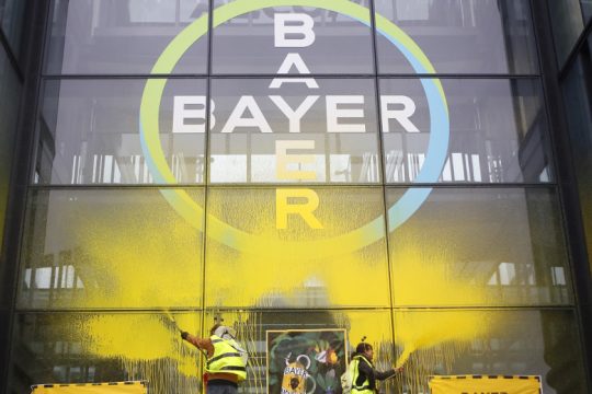 Γλυφοσάτη και Monsanto «βυθίζουν» την Bayer