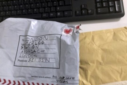 Ψάχνουν τον αποστολέα των εκρηκτικών μηχανισμών στο Λονδίνο
