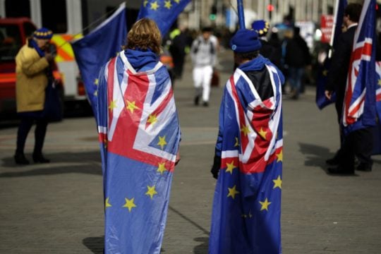 Μετάθεση της ημερομηνίας για το Brexit θα ζητήσει η Μέι