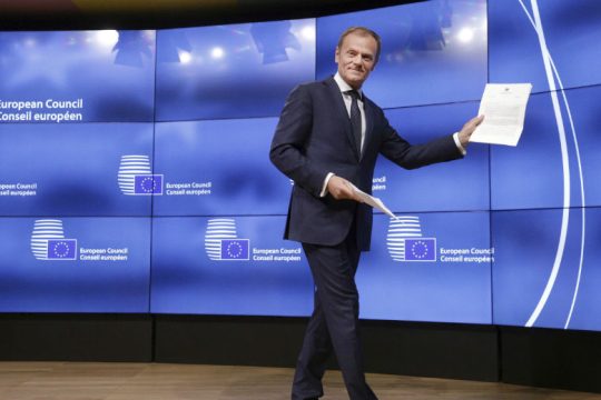 Κίνδυνο επηρεασμού των ευρωεκλογών από «ξένες» δυνάμεις καταγγέλλει ο Τουσκ