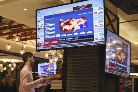 Σκληρή μάχη για τους δύο μεγάλους δήμους της Τουρκίας