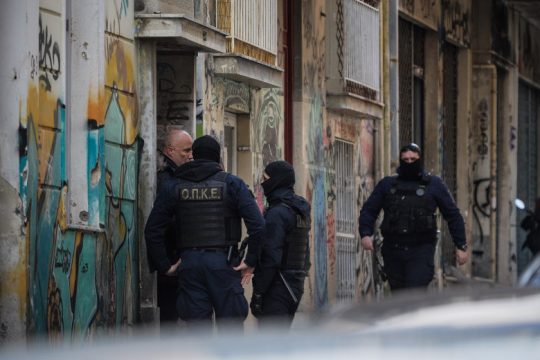 Περισσότεροι από 200 κατηγορούμενοι για τη σπείρα διαρρήξεων και ναρκωτικών