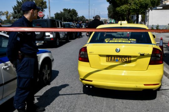 Την πόρτα της εξόδου από το ΣΑΤΑ βλέπει ο «ταξιτζής του Ελληνικού»