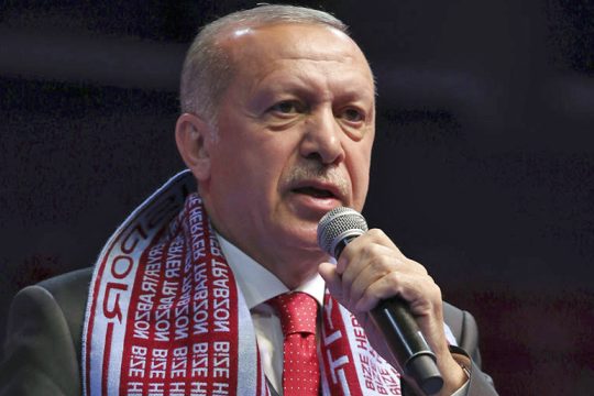 Προεκλογικά… φιρμάνια με θύμα την Αγια-Σοφιά