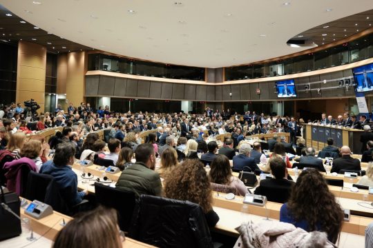 Προβάδισμα στο ΕΛΚ δίνουν οι δημοσκοπήσεις