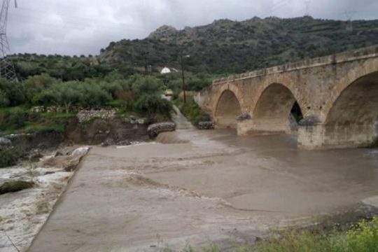 Κίνδυνος για τη γέφυρα του Μύρτου στην Ιεράπετρα